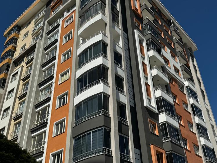 Mantolama ve ısı yalıtımından dış cephe uygulamalarına, bina yenileme ve güçlendirmeye kadar profesyonel çözümler sunuyoruz.